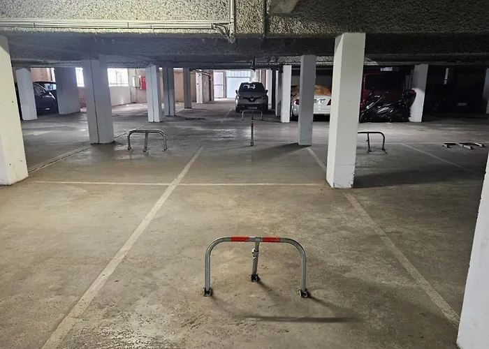 Climatise Centre Port Avec Piscine & Parking 아파트 아그