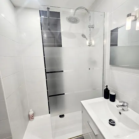 Climatisé Centre Port Avec Piscine&parking