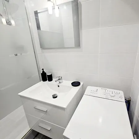 Appartamento Climatise Centre Port Avec Piscine & Parking *