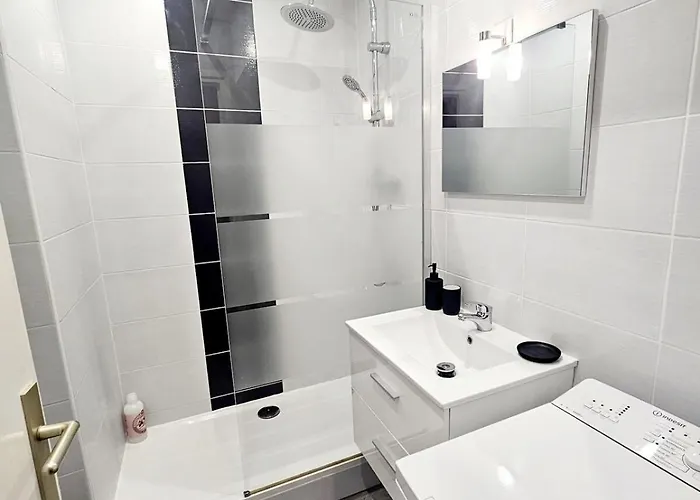 Climatise Centre Port Avec Piscine & Parking Agde