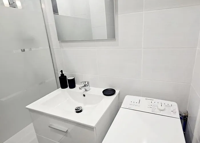 Lägenhet Climatise Centre Port Avec Piscine & Parking *